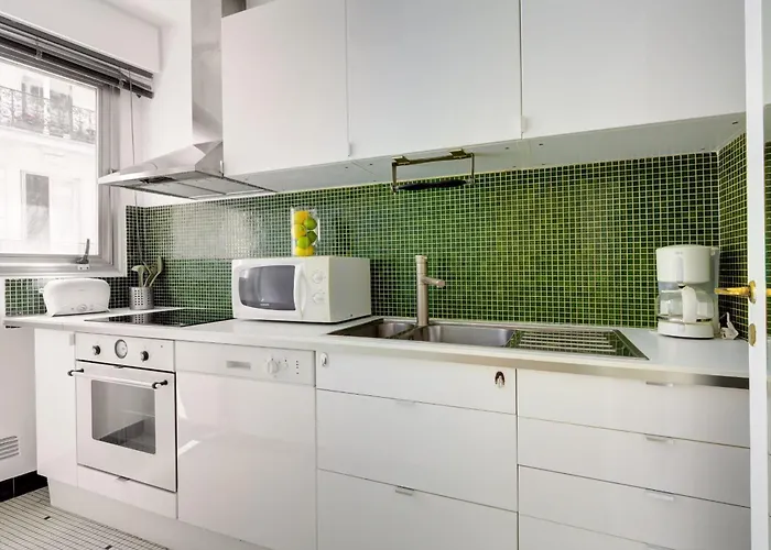 St Germain & Le Bon Marche With Balcony - Cityapartmentstay Παρίσι