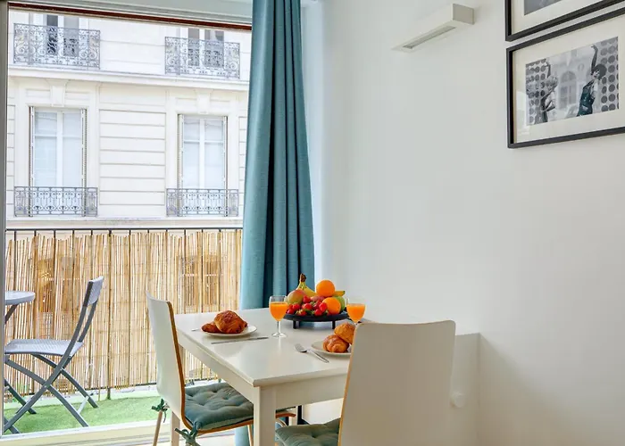 St Germain & Le Bon Marche With Balcony - Cityapartmentstay * Παρίσι