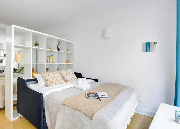 St Germain & Le Bon Marche With Balcony - Cityapartmentstay